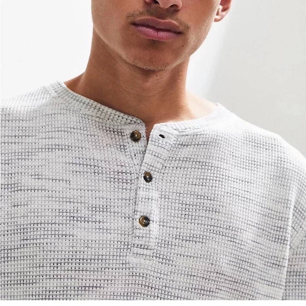 🍁FREE w/any order‼️URBAN OUTFITTERS UO dark gray long sleeve tee carter Henley - Picture 3 of 6